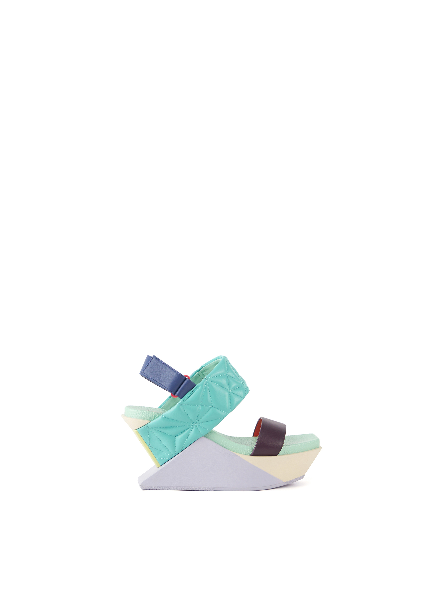 delta-wedge-puffy-party-outside