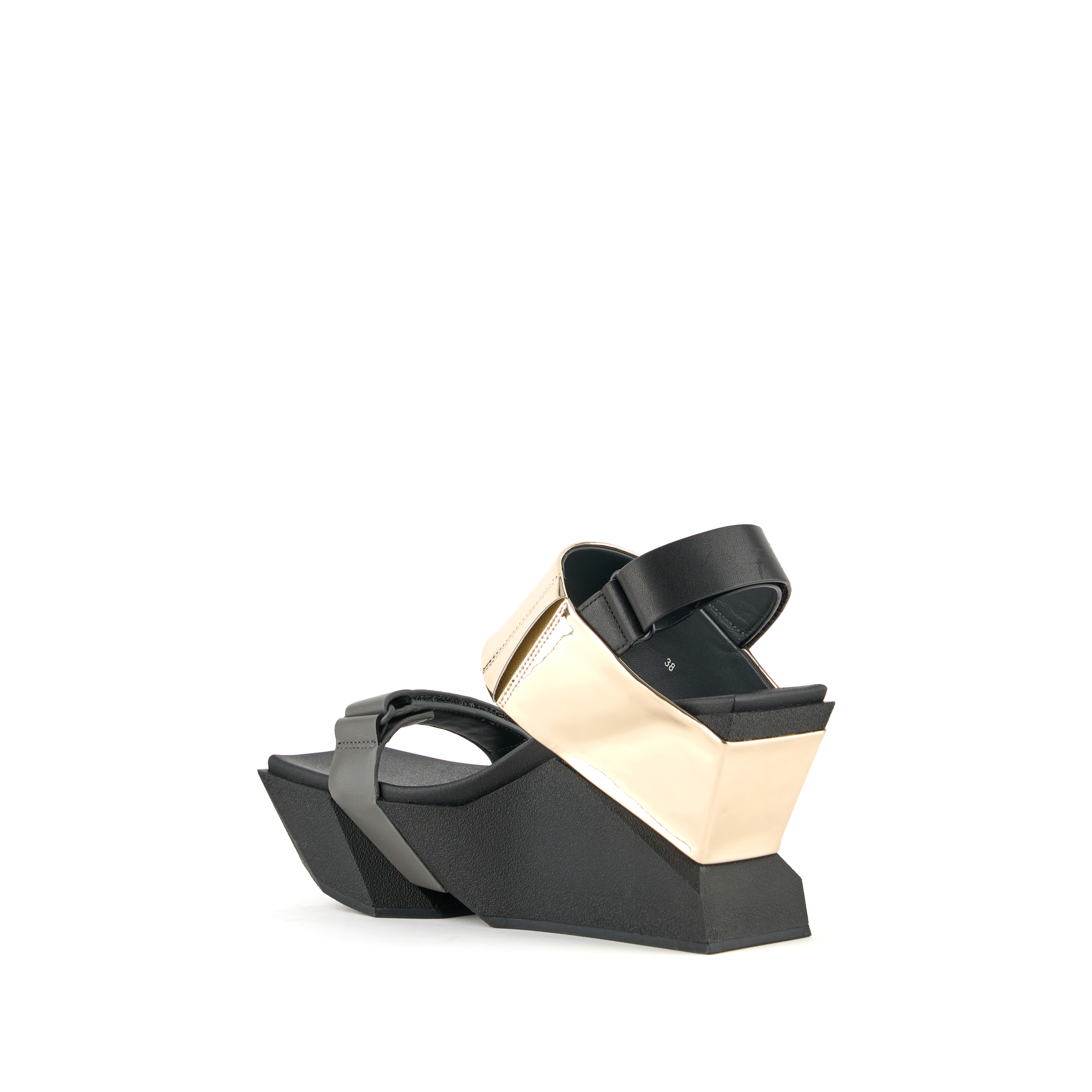 brutt-sandal-gold-angle-in