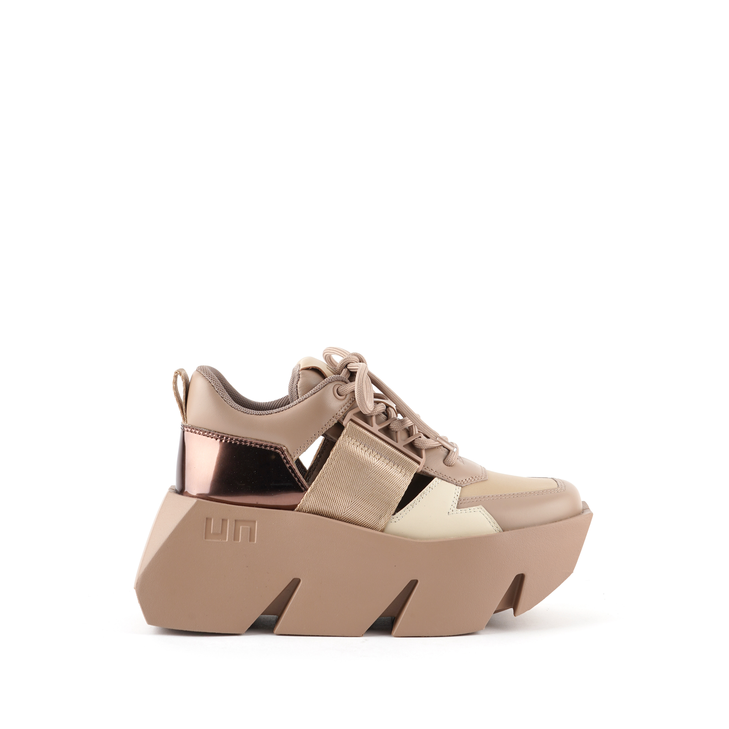 bull-sporty-bronzite-outside