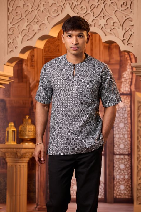 iamfamous 100320260772