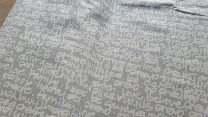 灰底英文字.jpg
