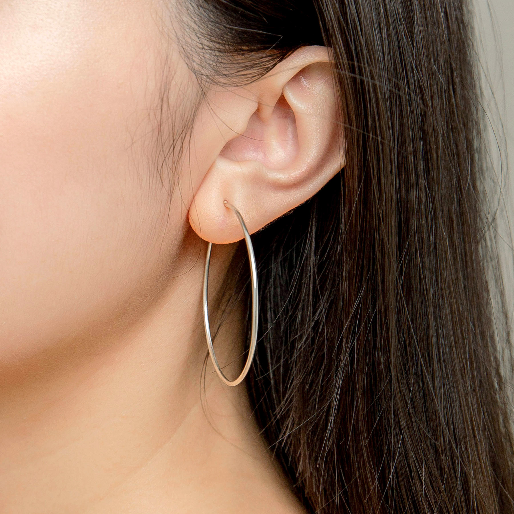 thin-hoop-earrings