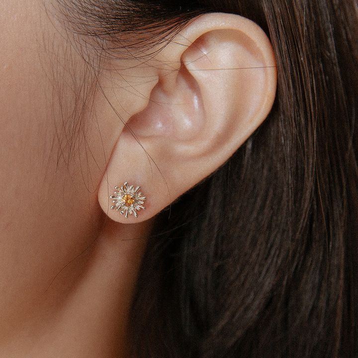 mini_daisy_earrings_yellow_01