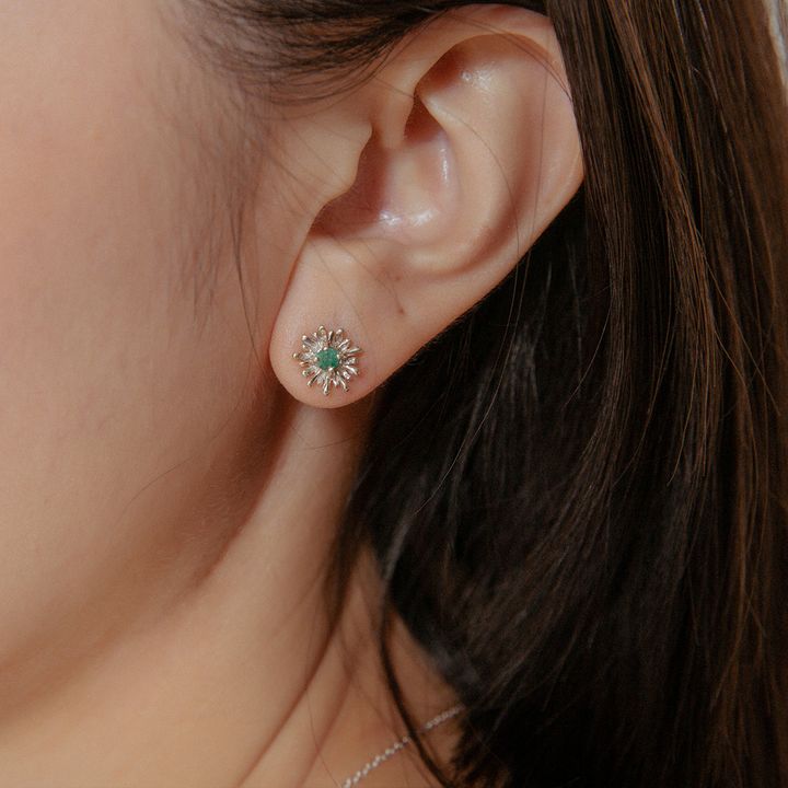 mini_daisy_earrings_emerald_02