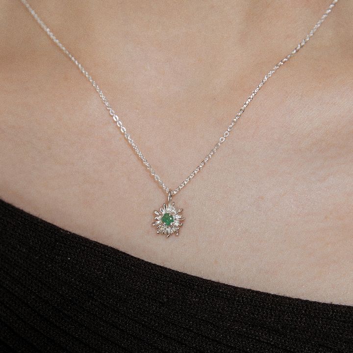 mini_daisy_necklace_emerald_01