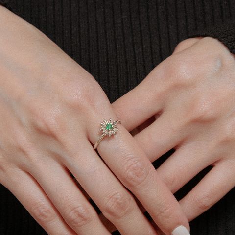 mini_daisy_ring_emerald_03