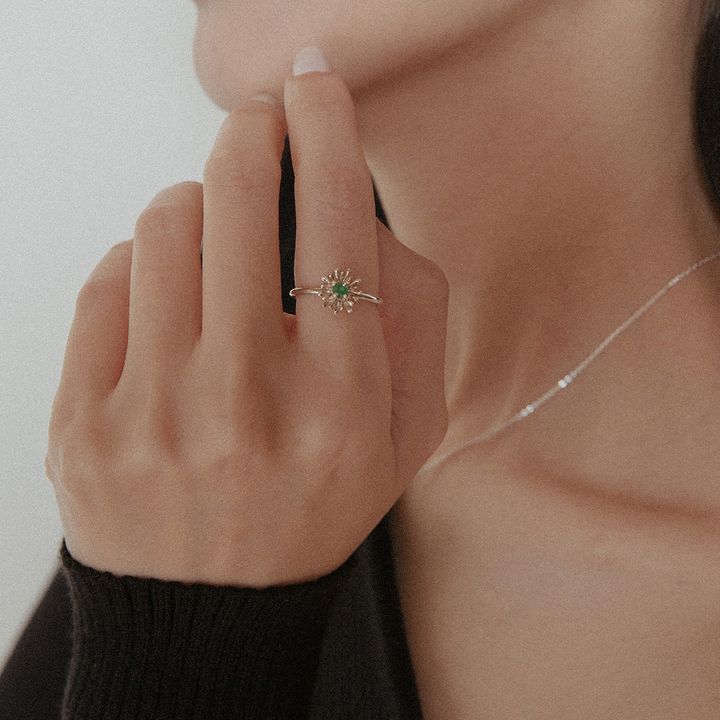 mini_daisy_ring_emerald_04