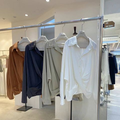 comme te veux-28-【M23】雙層領下襬扭結襯衫-天絲100%-米白. 灰杏. 墨色. 磚色-$1980-F-01