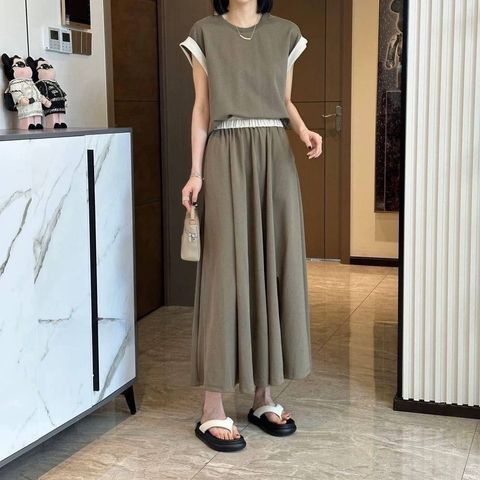 Circle-7175-20340084-配色極簡素衫長裙套裝-黑色. 綠色-F-01
