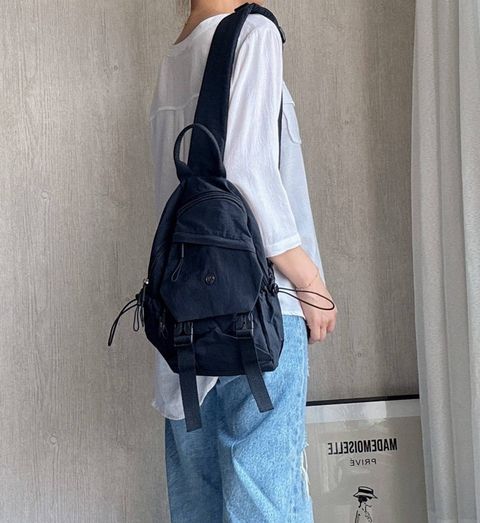 佑昇-2106-35088-輕量防潑水多格胸包-棕色. 黑色. 卡其黃. 灰色. 黑色-定價$1280, 特價$690-F-01
