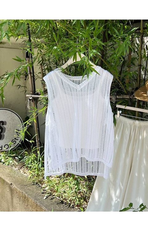 23_0731_JUL04 8622_36_V領直紋鏤空針織罩衫_象牙白杏色咖啡黑色_F_$880  (1)