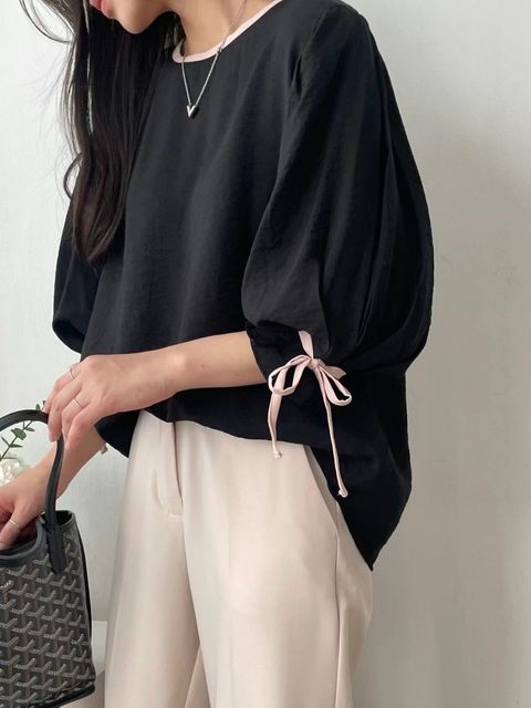 YAMI&MUSE-92-5W019-20590134-配色滾邊蝴蝶結氣質衫-79%嫘縈. 21％尼龍-杏色. 黑色-$1380-F-01