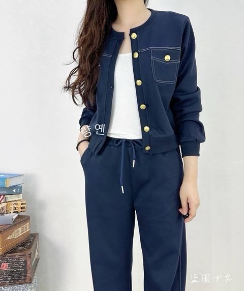 11_0201_24436_38_優雅金釦休閒套裝_藍色_F_$880 (1)