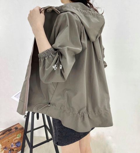 11-25088-20350084-連帽收襬修身風衣外套-風衣布-黑色. 卡其杏. 灰綠色-F-01