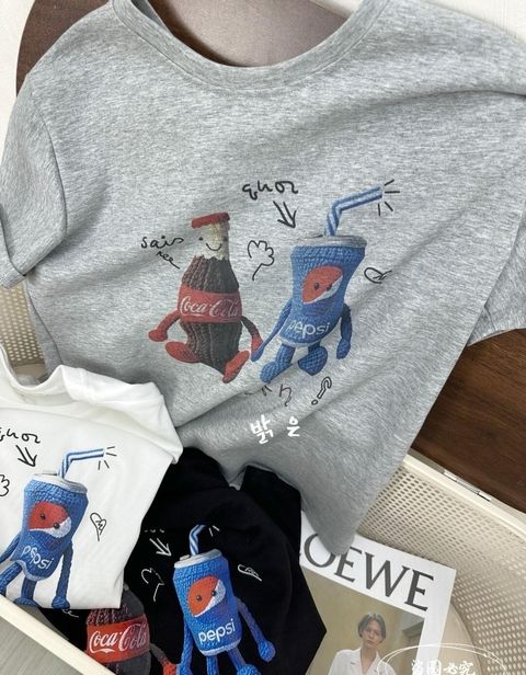11_0308_25182_20_趣味可樂印花圖T_灰色象牙白黑色_F_$480  (1)