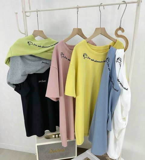 11-25246-20200044-前後刺繡字母小比寬T-黃色. 粉色. 藍色. 白色. 黑色. 芥綠色-F-01