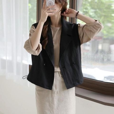 ByMU-20-下襬抽繩風衣領背心-聚酯纖維100%-黑色. 杏色-F-$1380-01