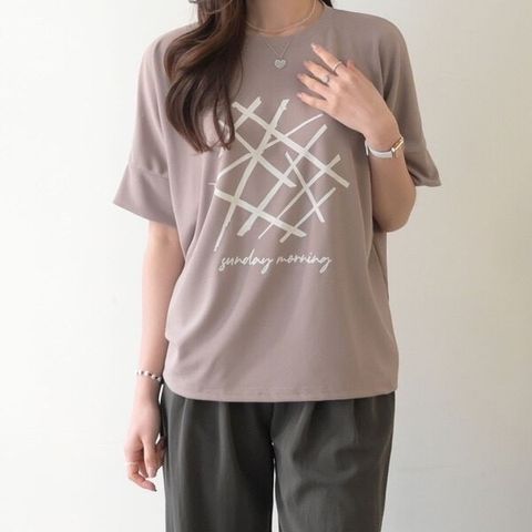 23-APR05.7539-20270064-交錯線條字母T恤-黑色. 白色. 可可色-F-01