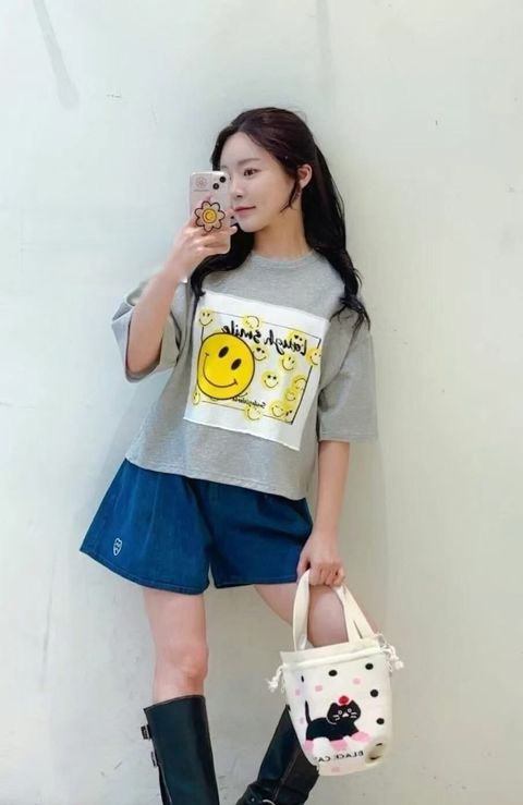 92_0602_6X988_20_笑臉貼布短T_象牙白黑色綠色灰色_F_$480  (1)