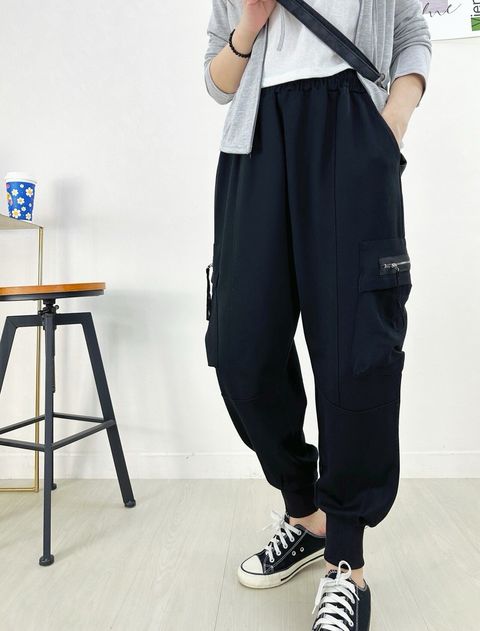 11-25652-20280064-個性工裝風縮口褲-黑色-萊卡彈性布-F-01