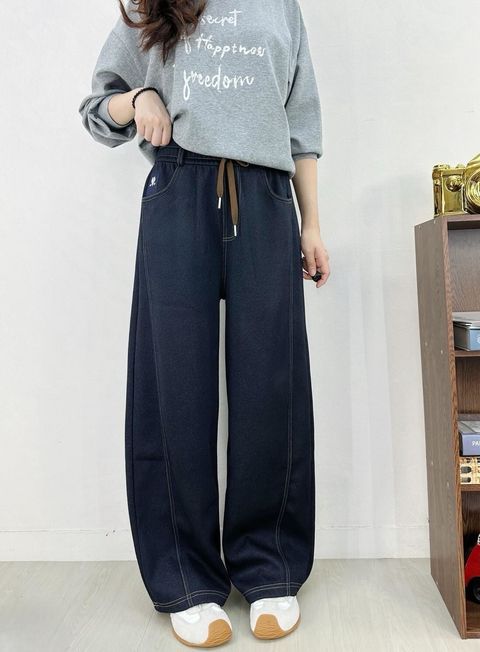 11_0930_25601_26_愛心小布標車線直筒褲_黑色藍色_F_$680  (1)