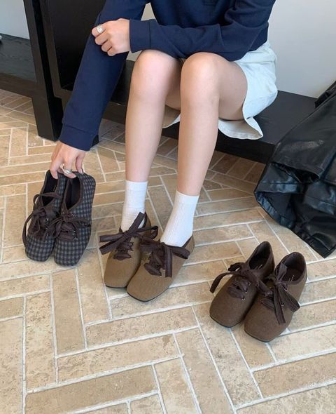 92_1009_7Y126_53_寬綁帶方楦平底鞋_格子杏色棕色_225-245_底高1cm_$890  (1)