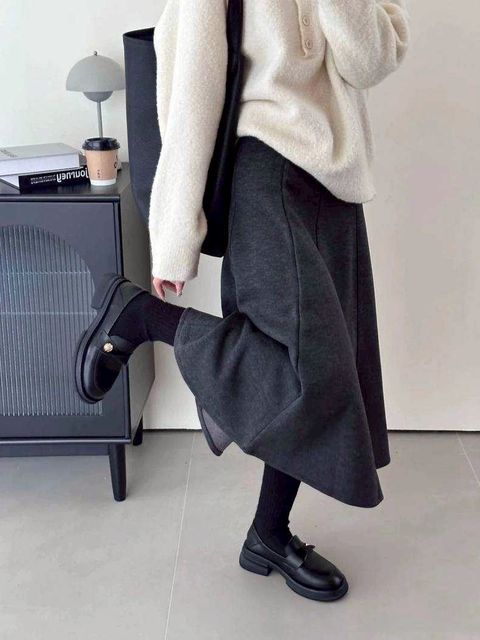 Circle-852-20280064-腰鬆緊八片傘襬裙-黑色. 深灰色-F-01