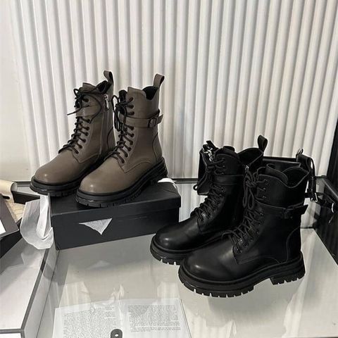 22-782-20780184-個性皮帶釦側V綁帶軍靴-黑. 灰綠-225-265-5cm-$1290-01