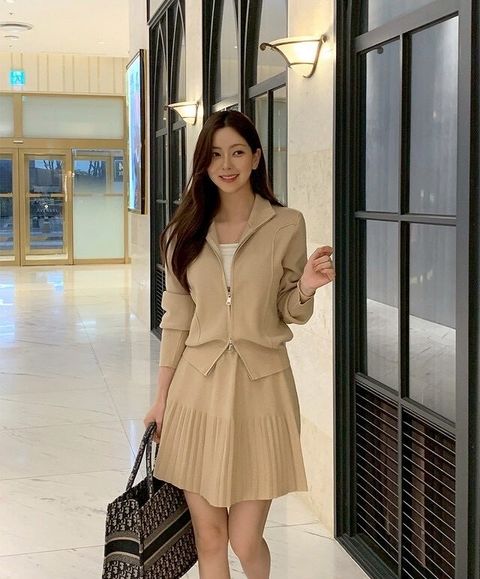 23-SEP05.12630-20590134-坑條翻領針織外套配下百褶針織短裙套裝-杏色. 黑色-F-01