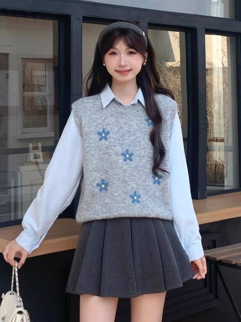 Circle_1019_803_21_刺繡小花針織背心_米杏淺灰深灰_F_$480  (1)