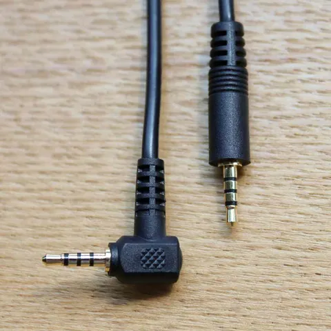 blackvue-accessory-ac-6-analog-video-cable-wooden-table-800x-1.jpg