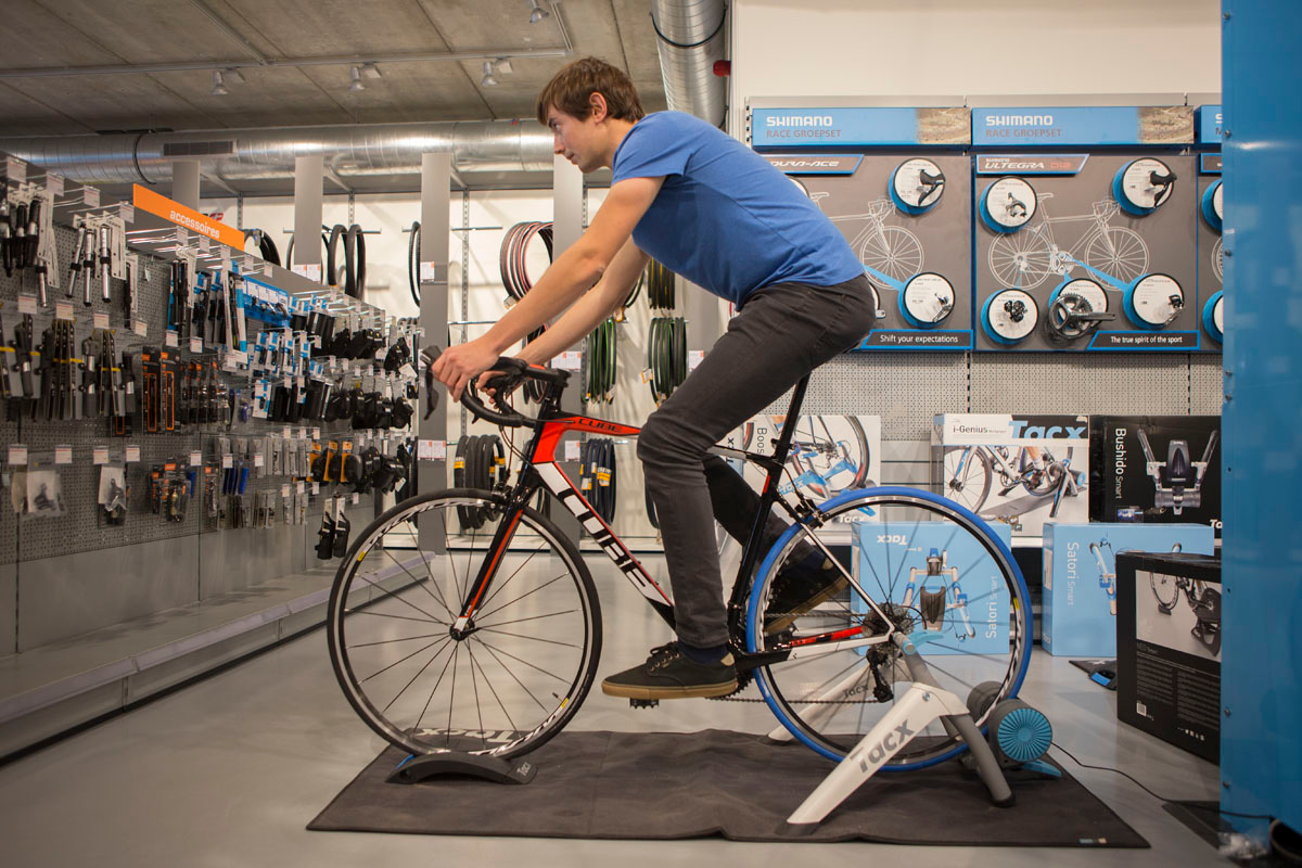 This angle is the difference between your upper and lower leg when your pedal is in its lowest position. This angle is the difference between your upper and lower leg when your pedal is in its lowest position.