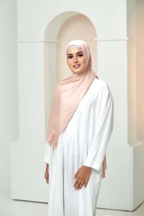 COVEREDSCARF2220.jpg