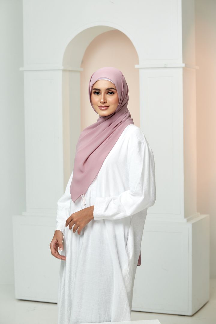 COVEREDSCARF2070.jpg