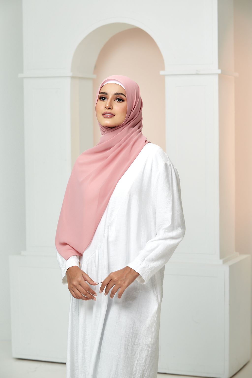 COVEREDSCARF1924.jpg