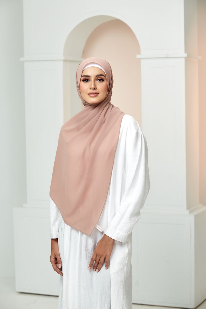 COVEREDSCARF1752.jpg