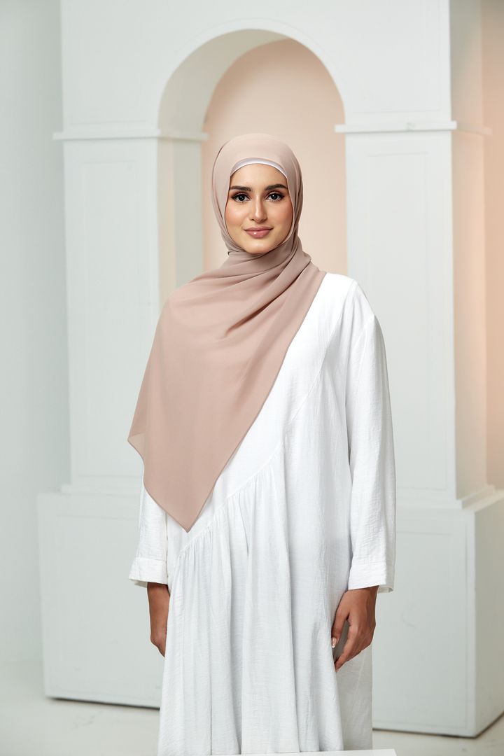 COVEREDSCARF1902.jpg