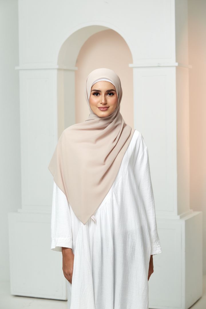 COVEREDSCARF1950.jpg