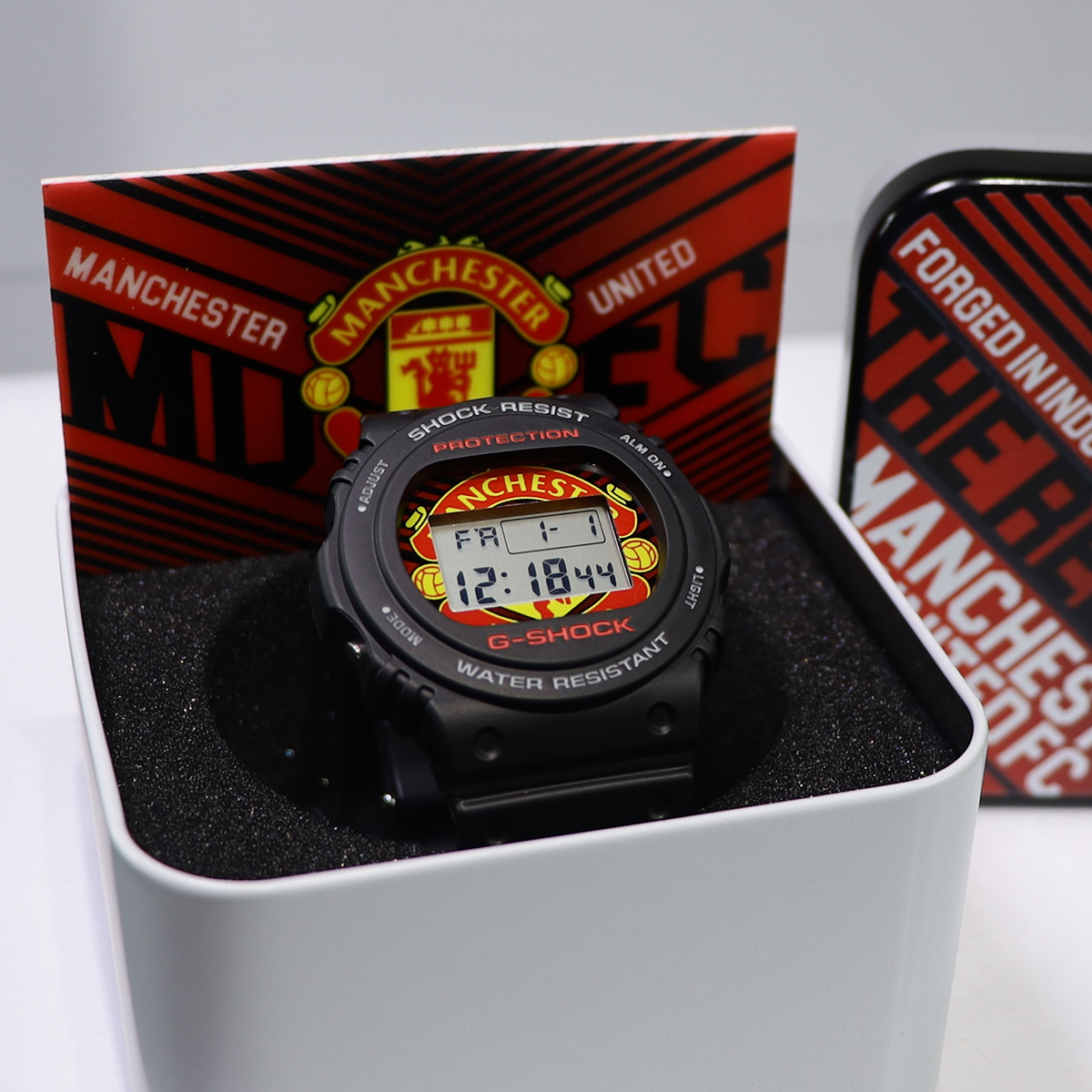 Manchester United - DW-5750 7.jpg Manchester United - DW-5750 7.jpg