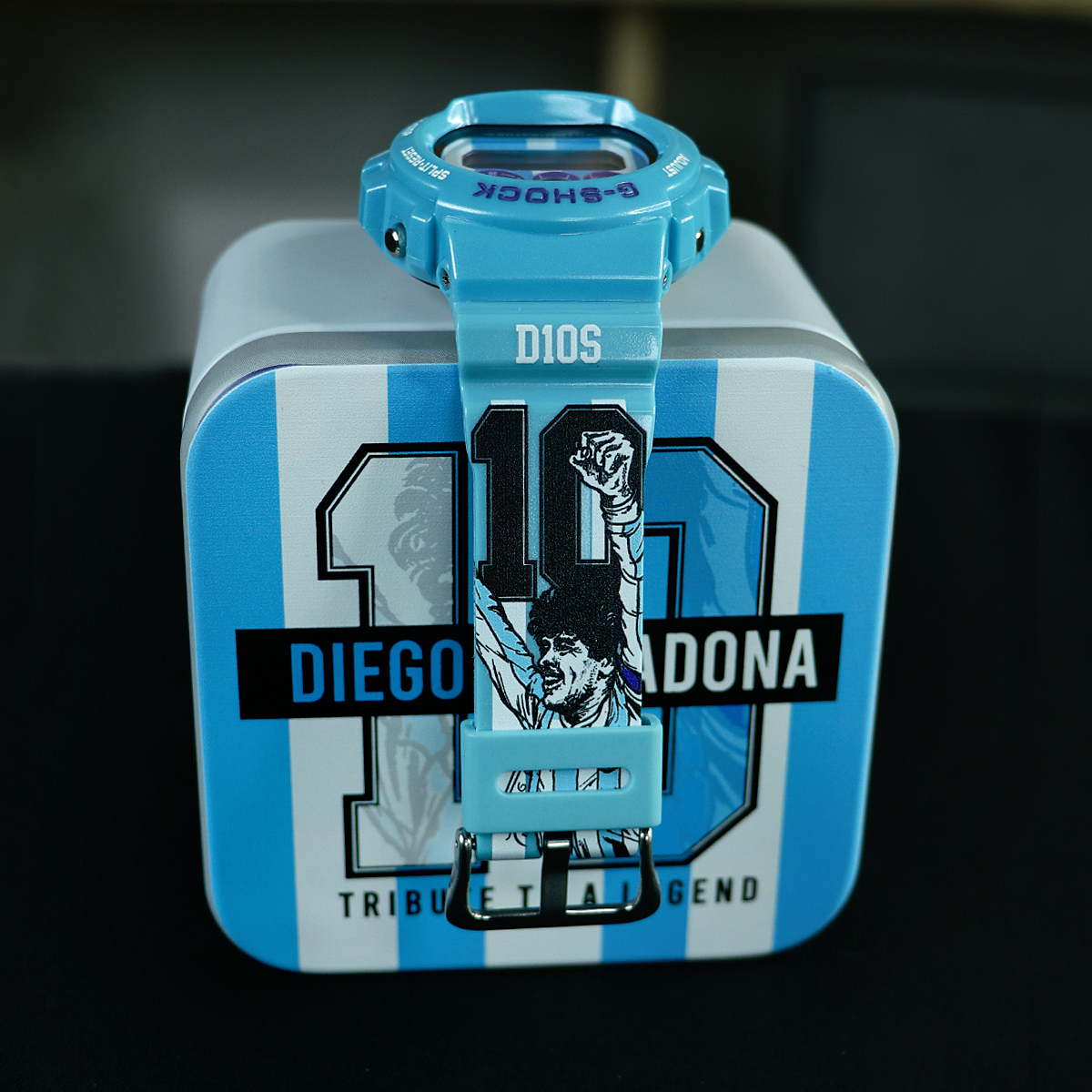 Diego Maradona - DW-6900 2.jpg