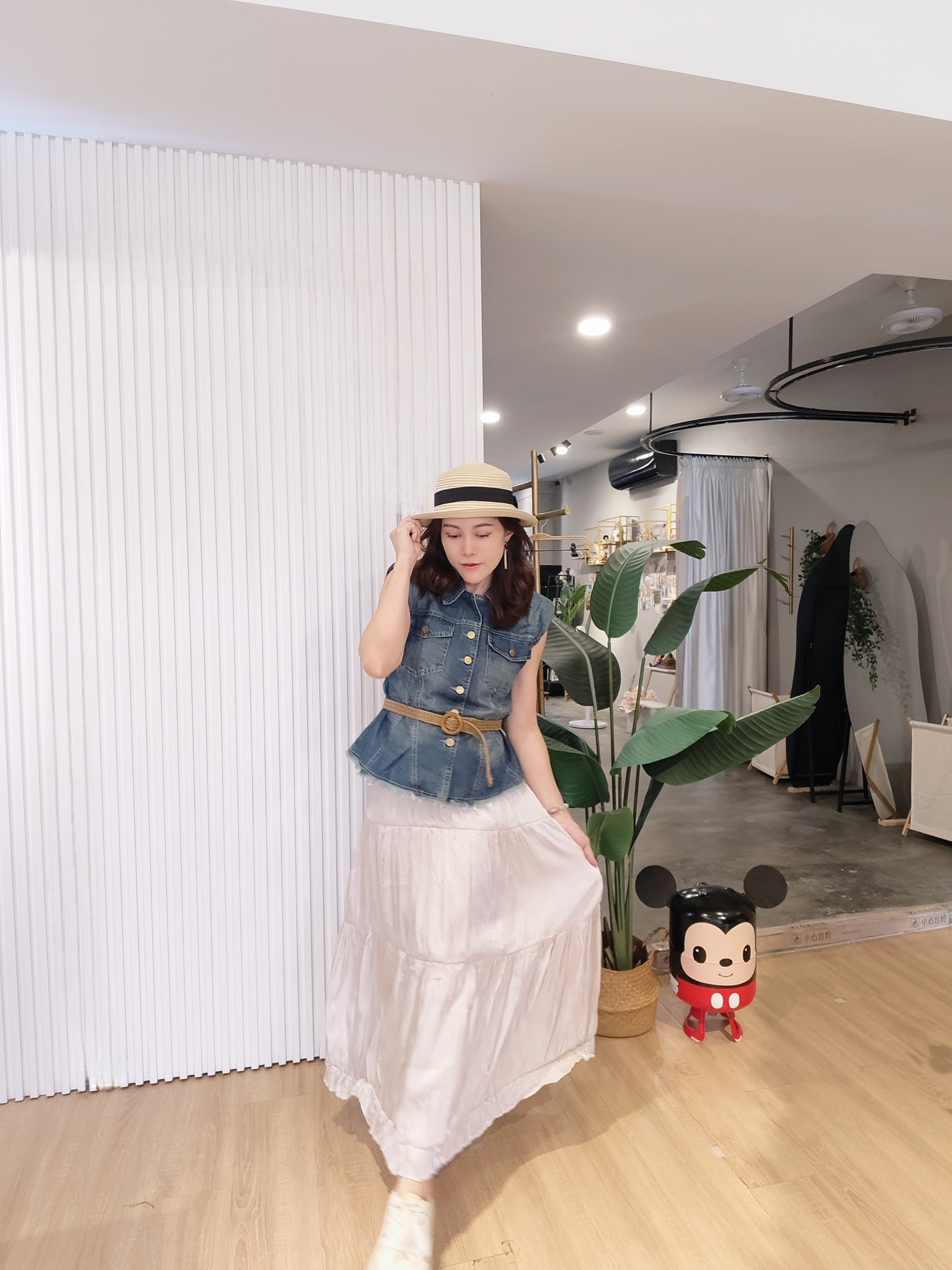 1000524358