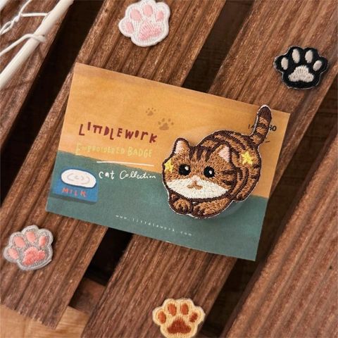 刺繡別針  貓咪 - 狩獵虎斑