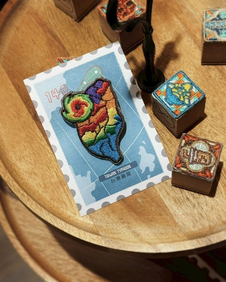 刺繡別針  台灣地形 - 台灣颱風