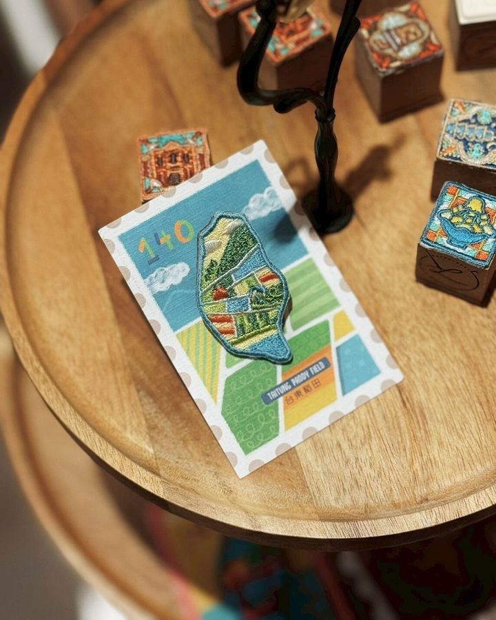 刺繡別針  台灣地形 - 台東稻田