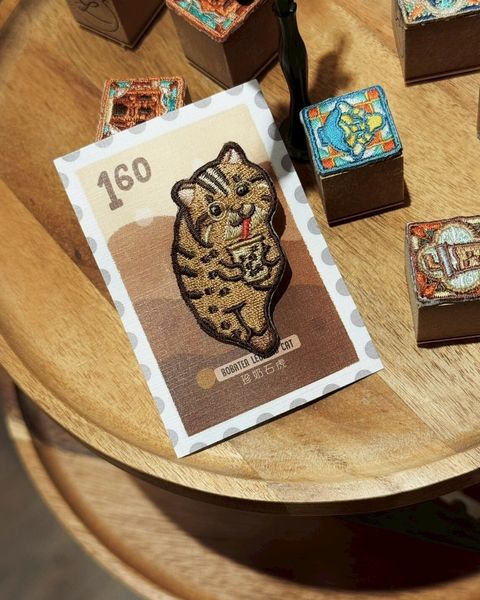 刺繡別針  台灣地形 - 珍奶石虎