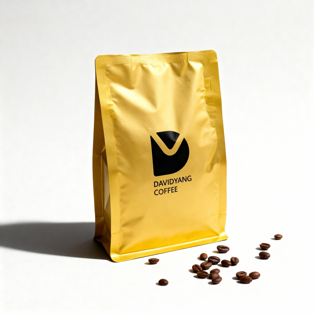 jimeng-2025-09-30-3515-一張簡潔現代的咖啡電商主圖，正投影偏低視角讓包裝有挺拔感，包裝袋