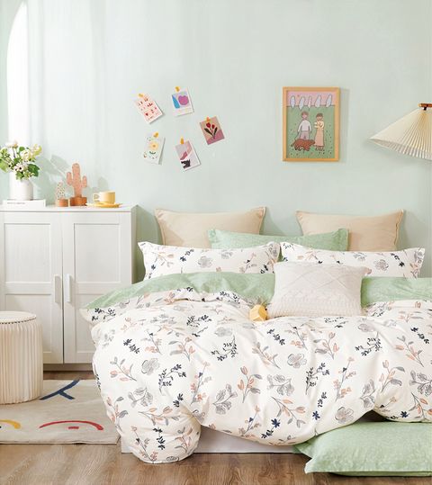 Botanic Home III - Cream Green Flower