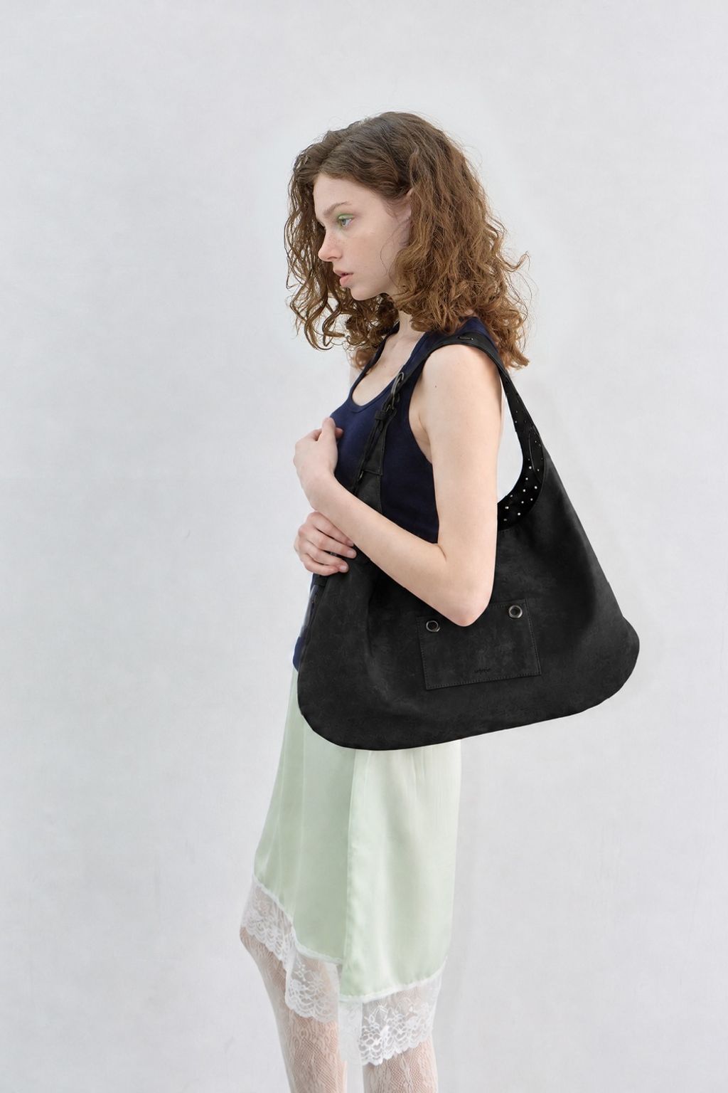 BUCKLE REVERSIBLE SHOULDER BAG_SATIN BLACK