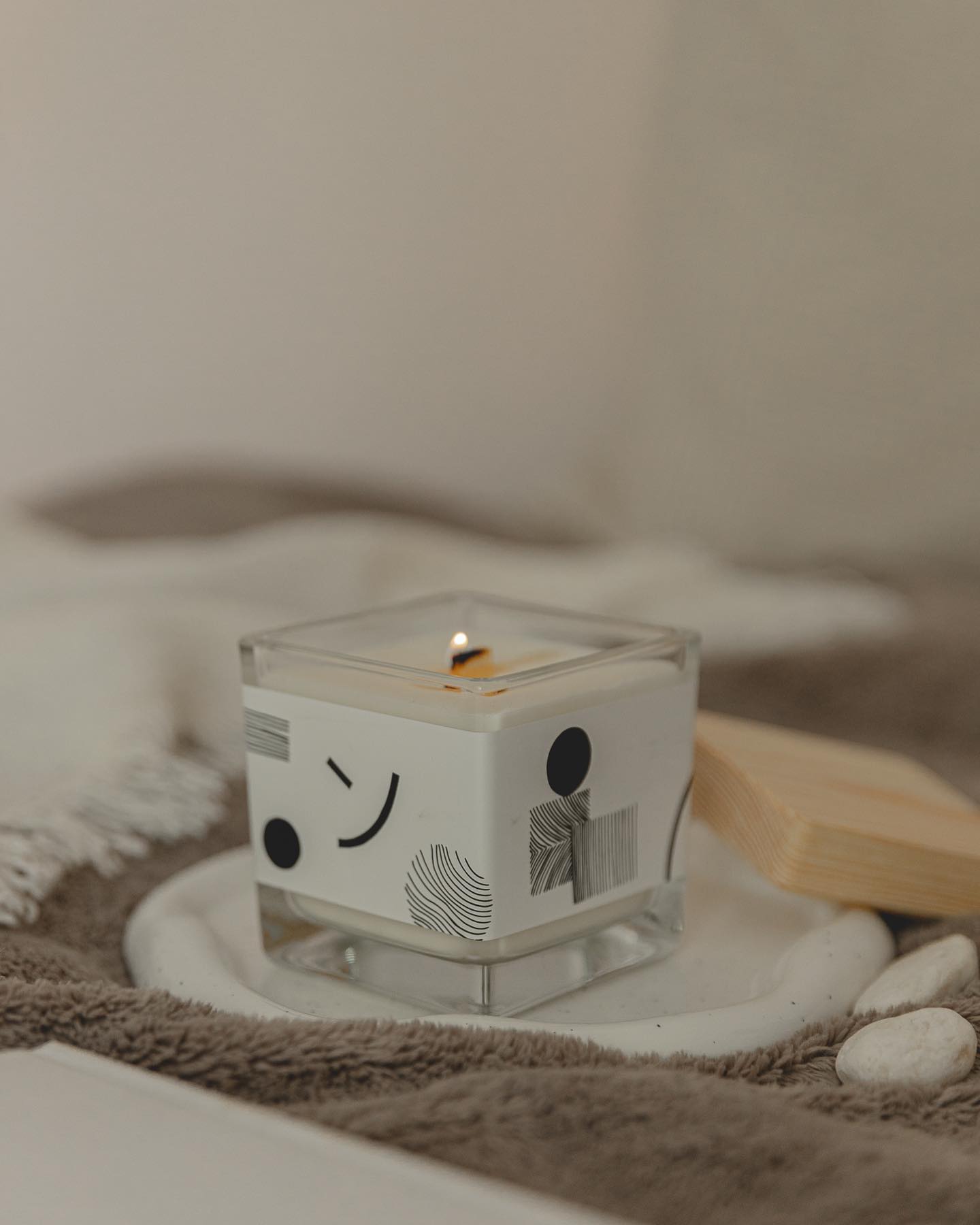 一張含有 室內, 杯子 的圖片
自動產生的描述