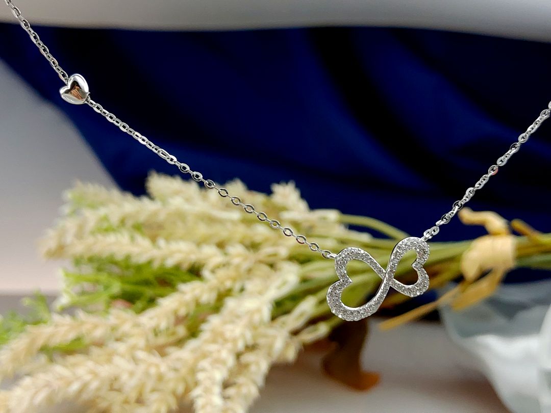 ISPL_925Silver_InfinityHeartPendant_MinimalSweet_Daily-15A